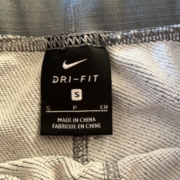 Girls Nike Dri-fit - Picture 6 of 7